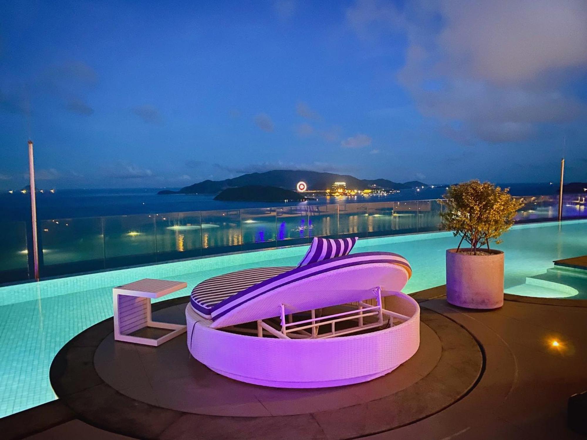 Coastal Panorama Oceanfront Suites Nha Trang Exterior photo