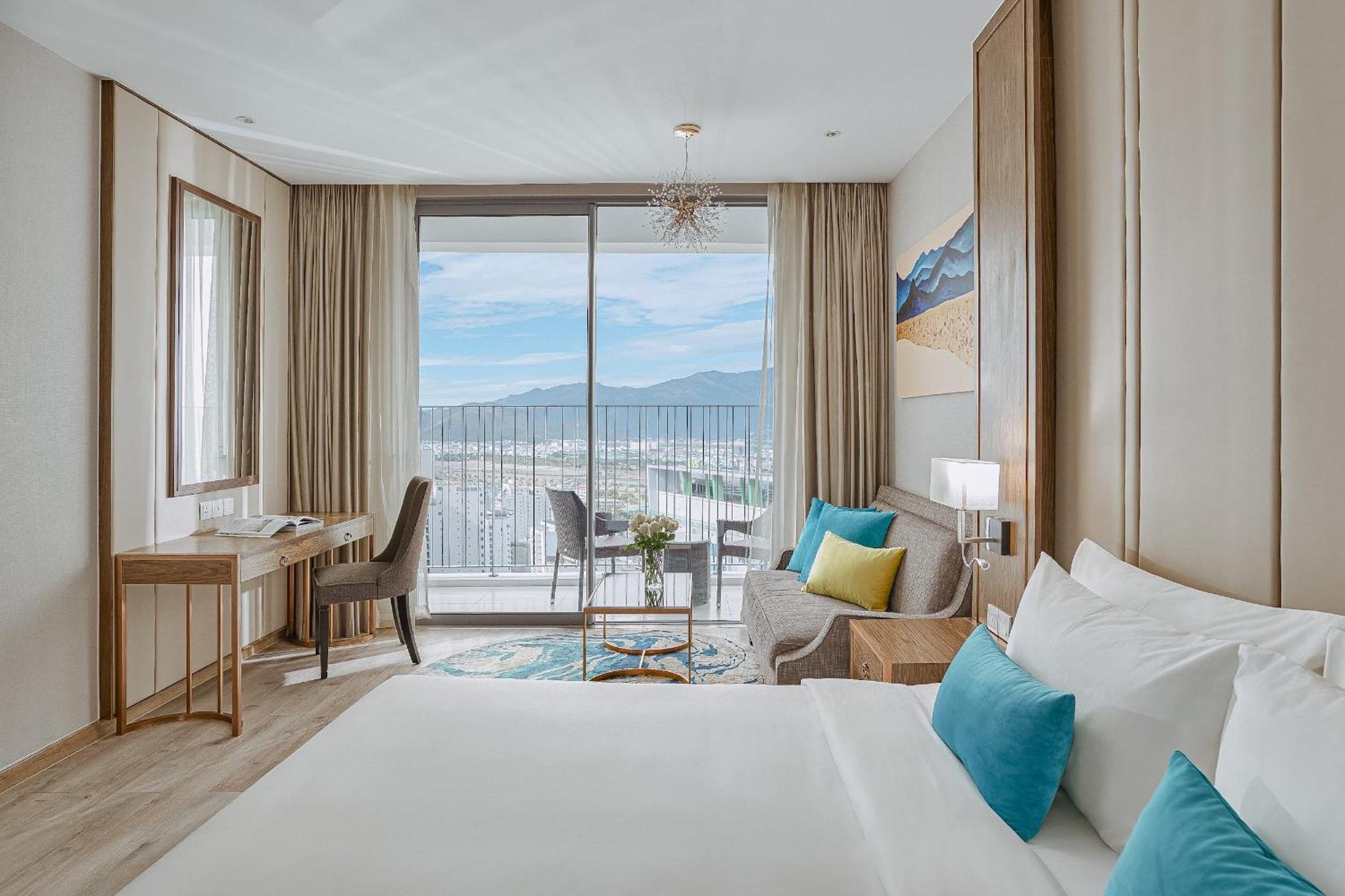 Coastal Panorama Oceanfront Suites Nha Trang Exterior photo