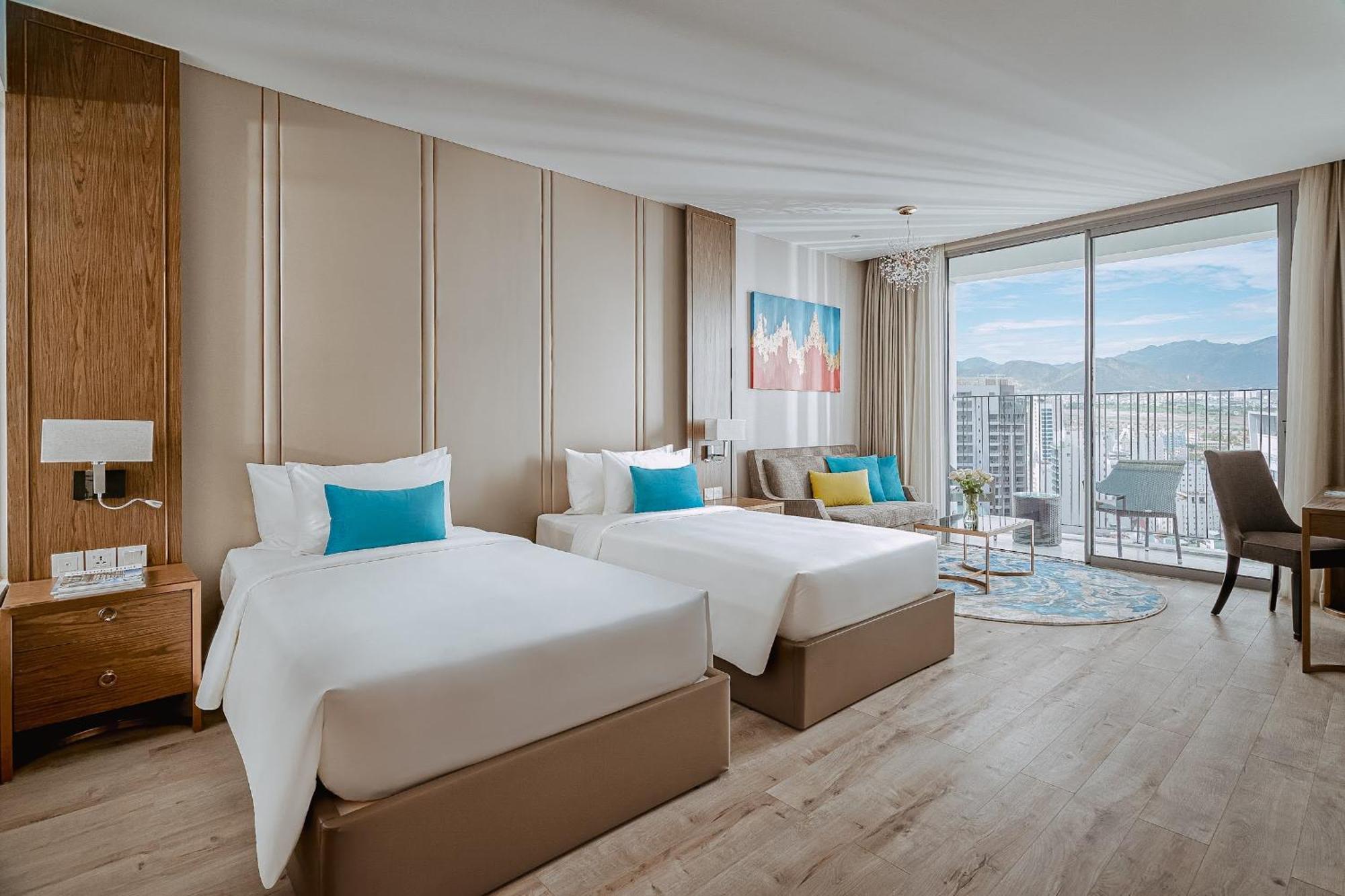 Coastal Panorama Oceanfront Suites Nha Trang Exterior photo
