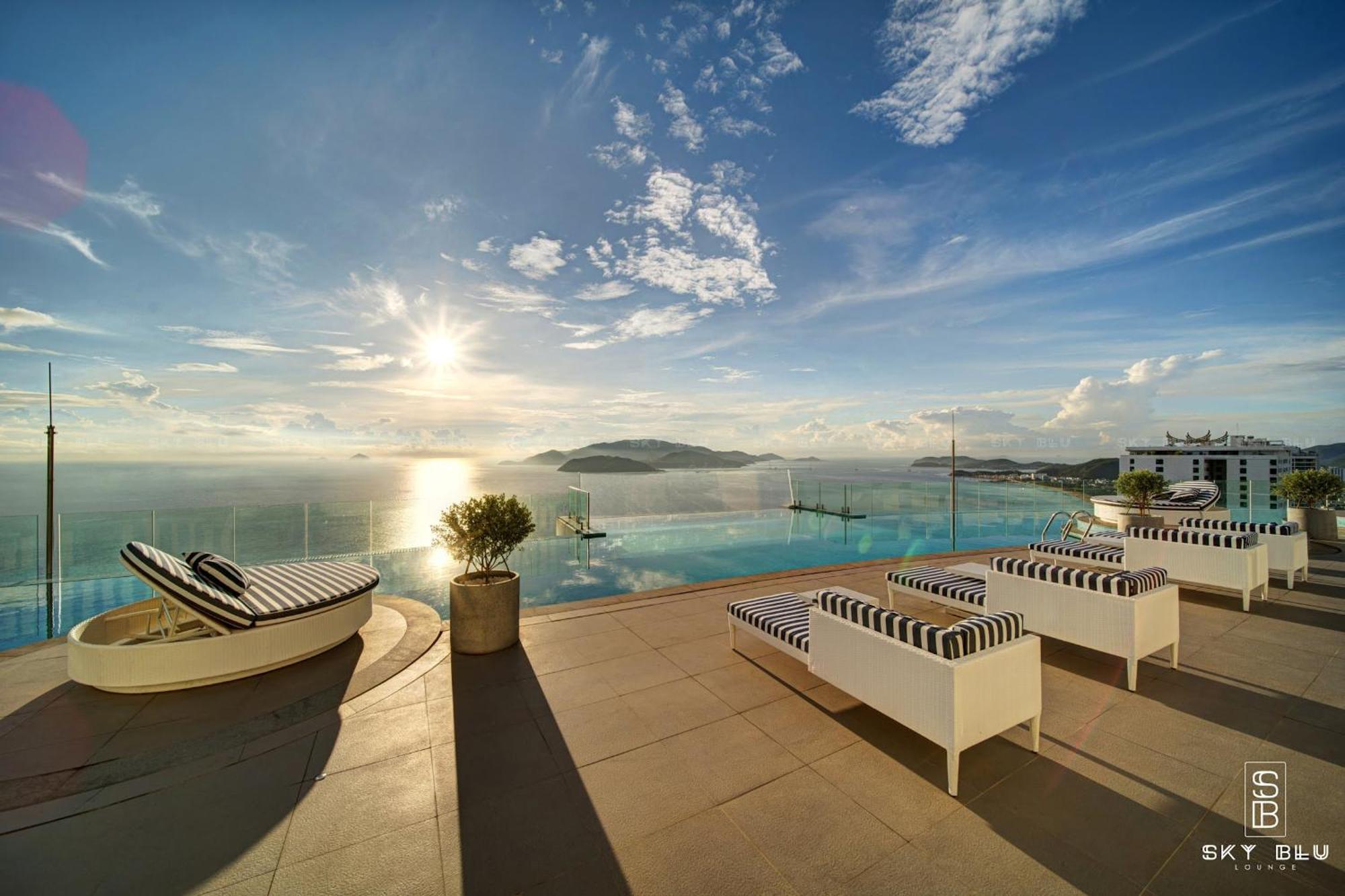 Coastal Panorama Oceanfront Suites Nha Trang Exterior photo