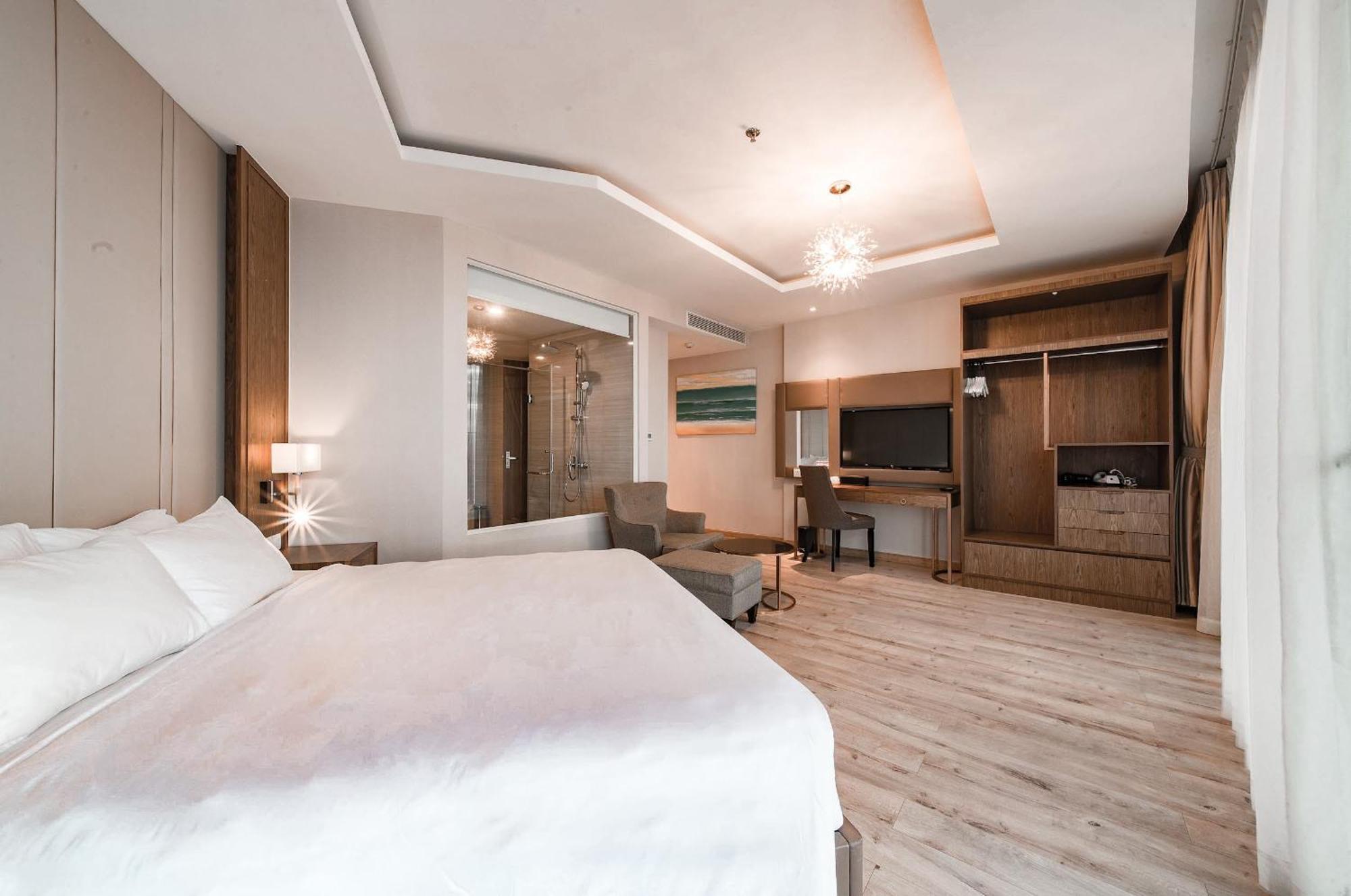 Coastal Panorama Oceanfront Suites Nha Trang Exterior photo