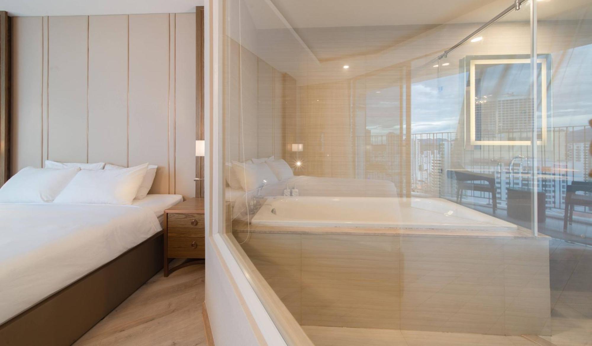 Coastal Panorama Oceanfront Suites Nha Trang Exterior photo