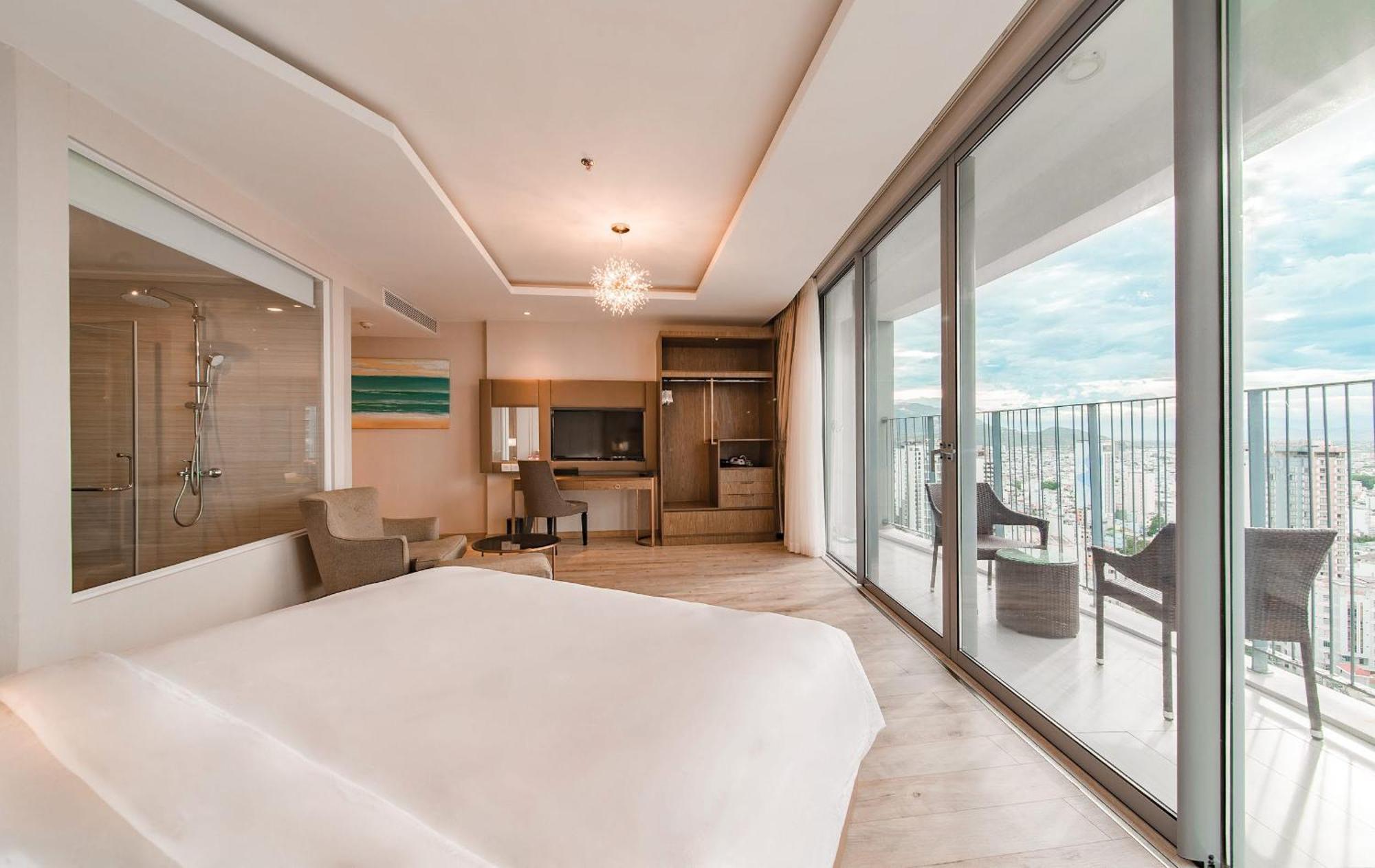 Coastal Panorama Oceanfront Suites Nha Trang Exterior photo