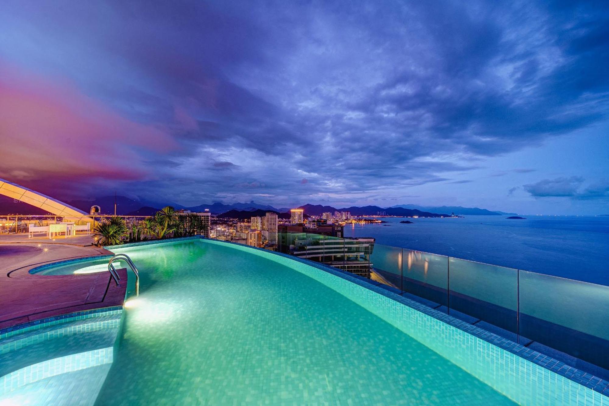 Coastal Panorama Oceanfront Suites Nha Trang Exterior photo