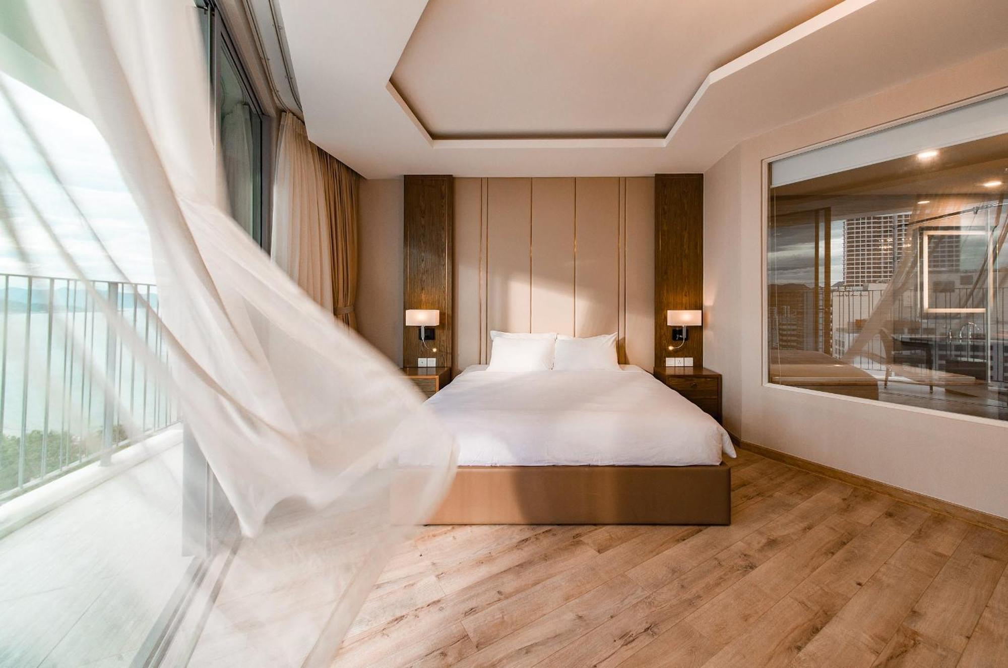 Coastal Panorama Oceanfront Suites Nha Trang Exterior photo