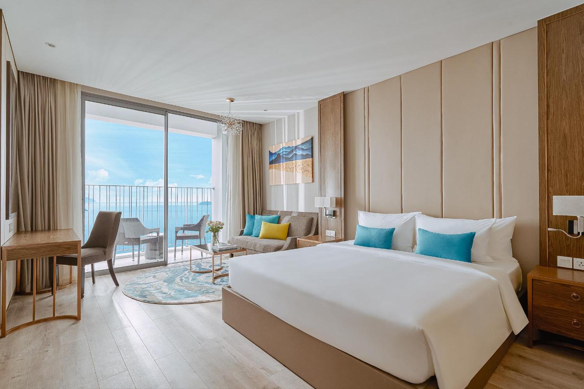Coastal Panorama Oceanfront Suites Nha Trang Exterior photo
