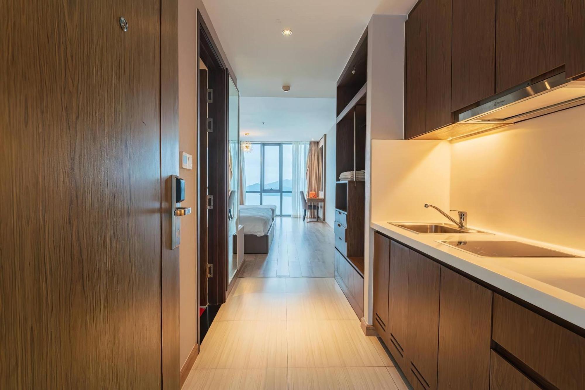 Coastal Panorama Oceanfront Suites Nha Trang Exterior photo