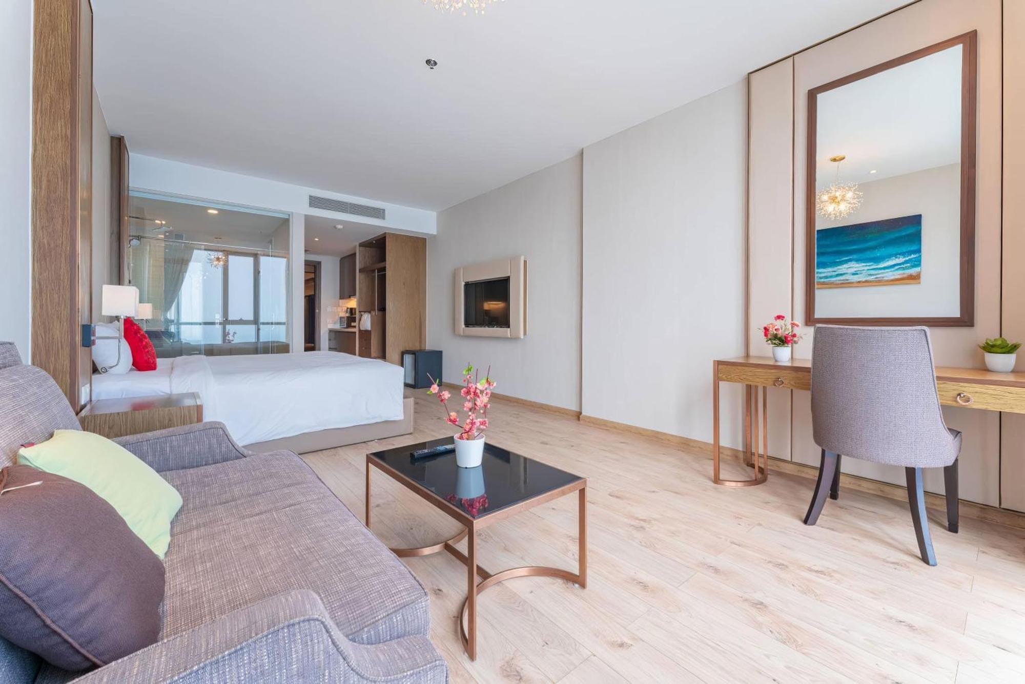 Coastal Panorama Oceanfront Suites Nha Trang Exterior photo