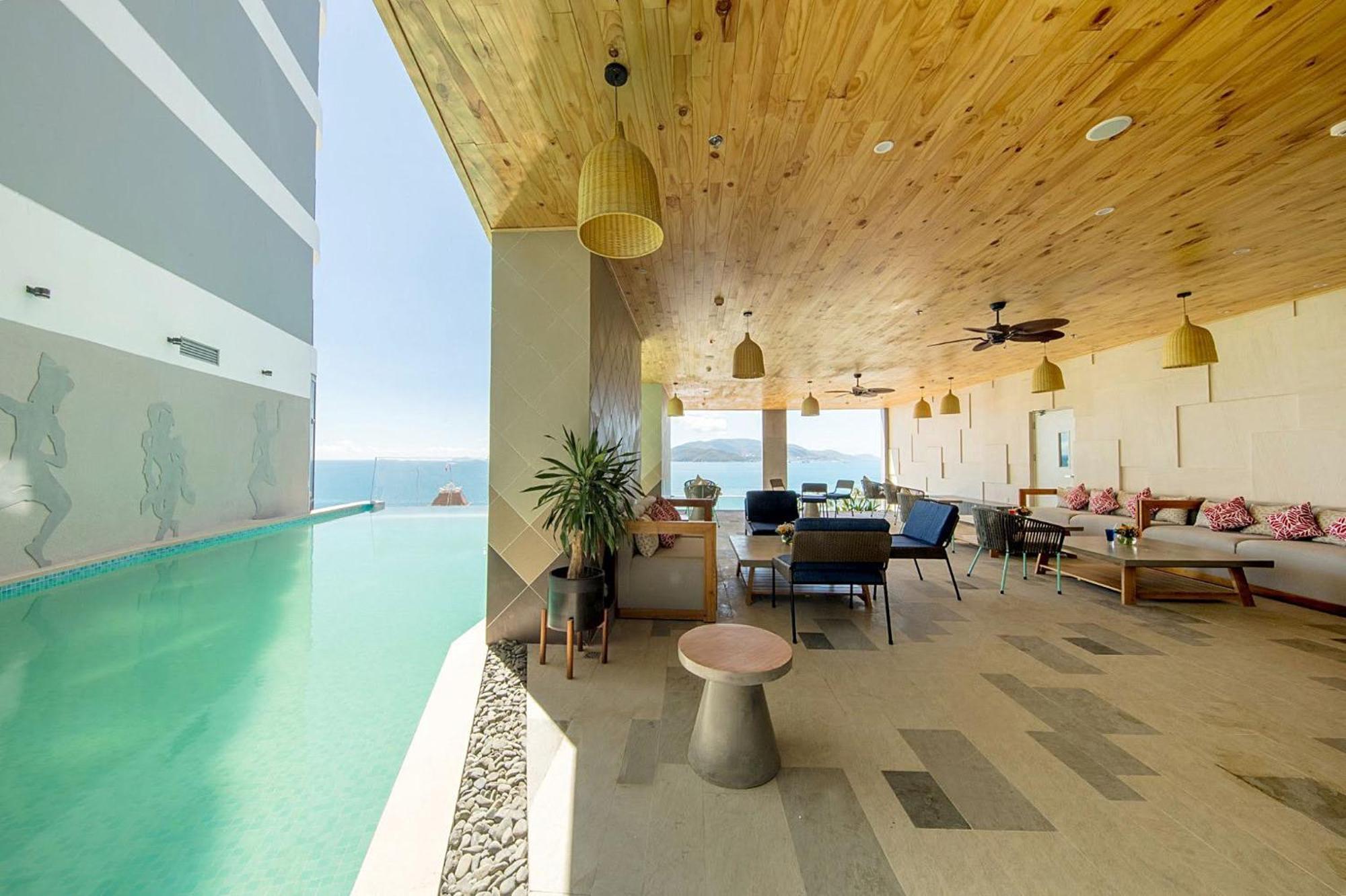 Coastal Panorama Oceanfront Suites Nha Trang Exterior photo