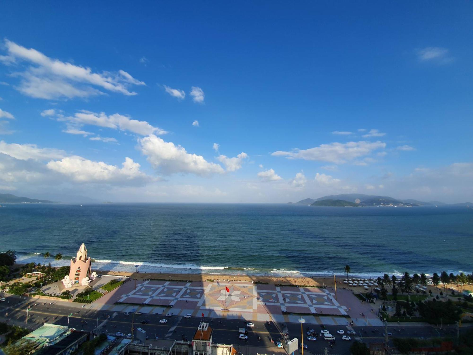 Coastal Panorama Oceanfront Suites Nha Trang Exterior photo