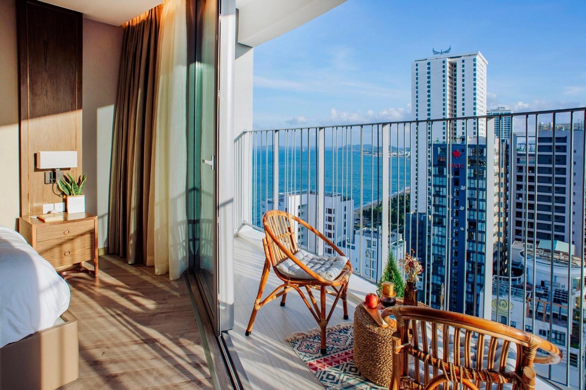 Coastal Panorama Oceanfront Suites Nha Trang Exterior photo